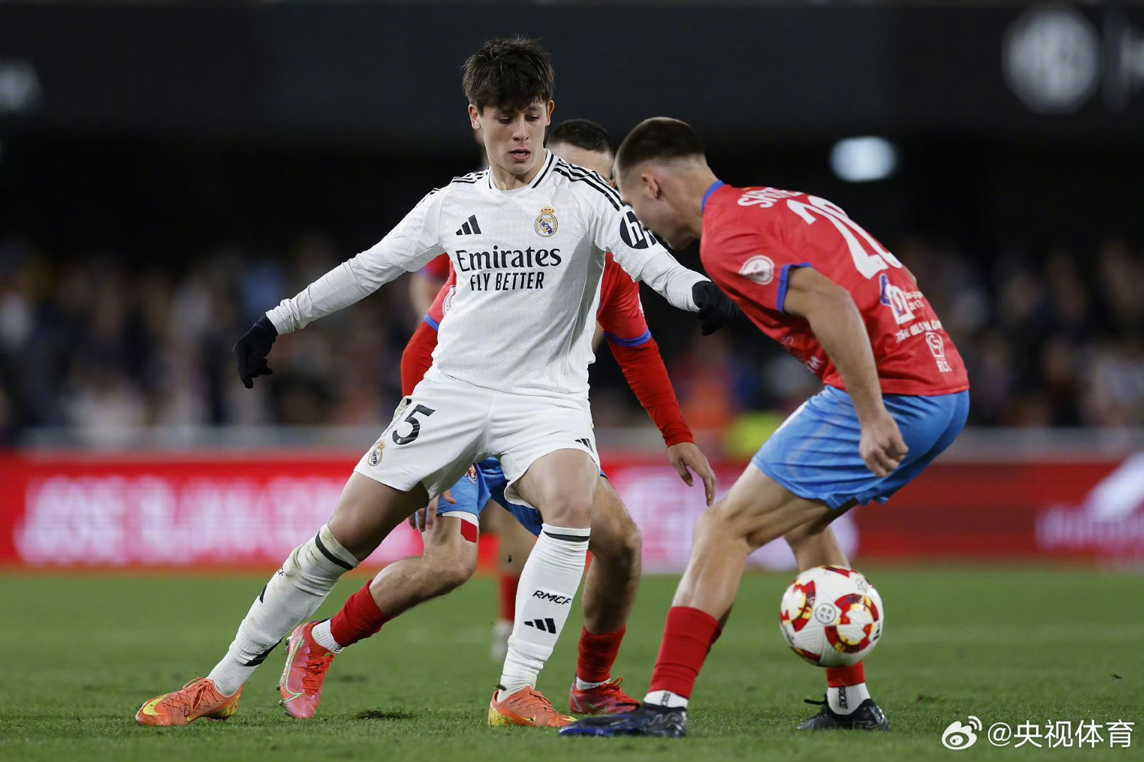 转会期体能课后，皇家马德里复出首秀备战足总杯，目标明确，控场能力受关注(马丁路德金的私生活)